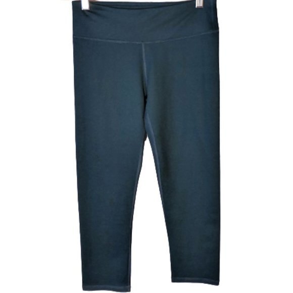 Fabletics Mid-Rise PowerHold Capri Leggings NEW - Picture 3 of 8